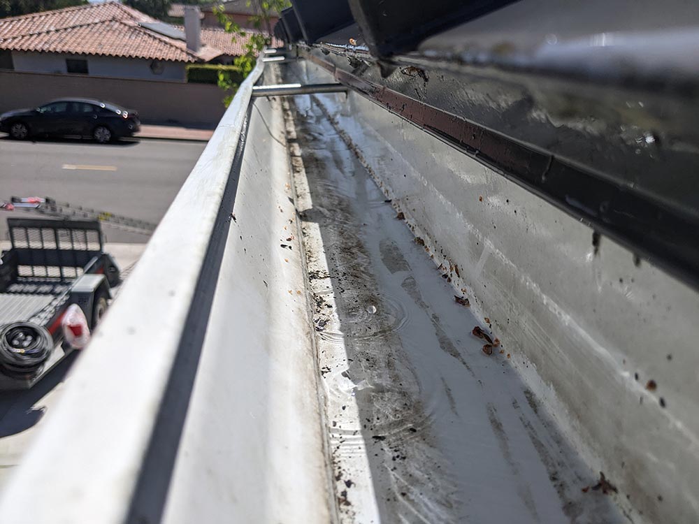 Gutter Cleaning in Costa Mesa, California